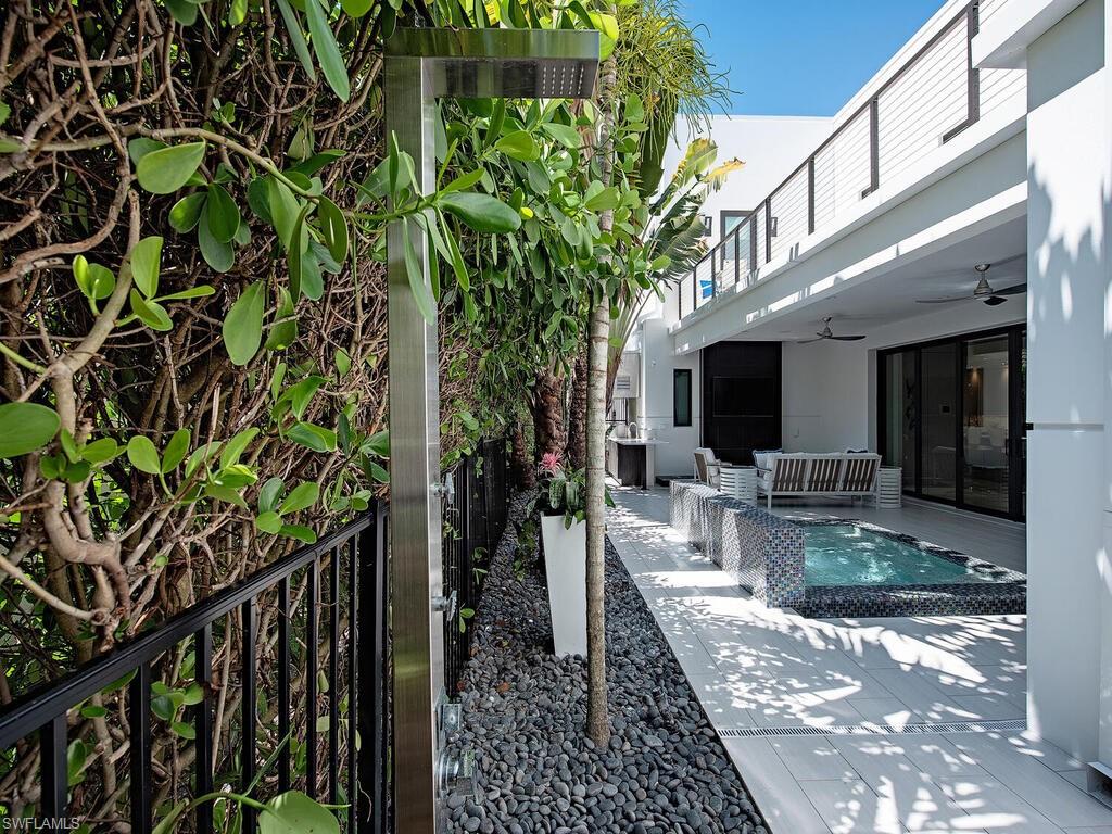 MOORINGS - Residential