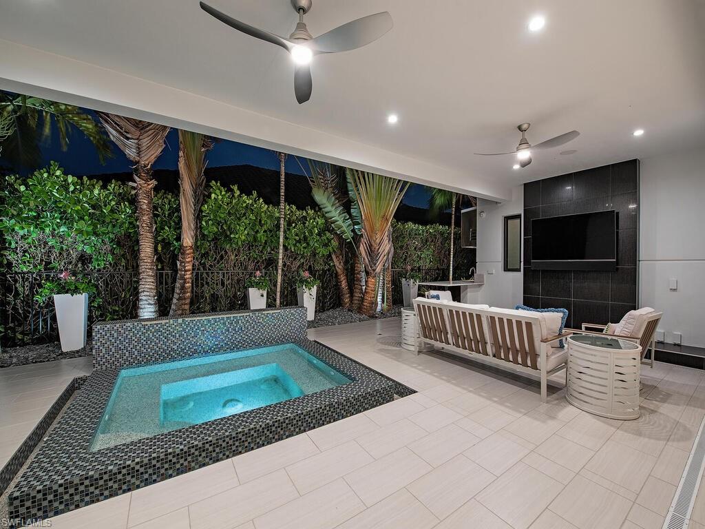 MOORINGS - Residential