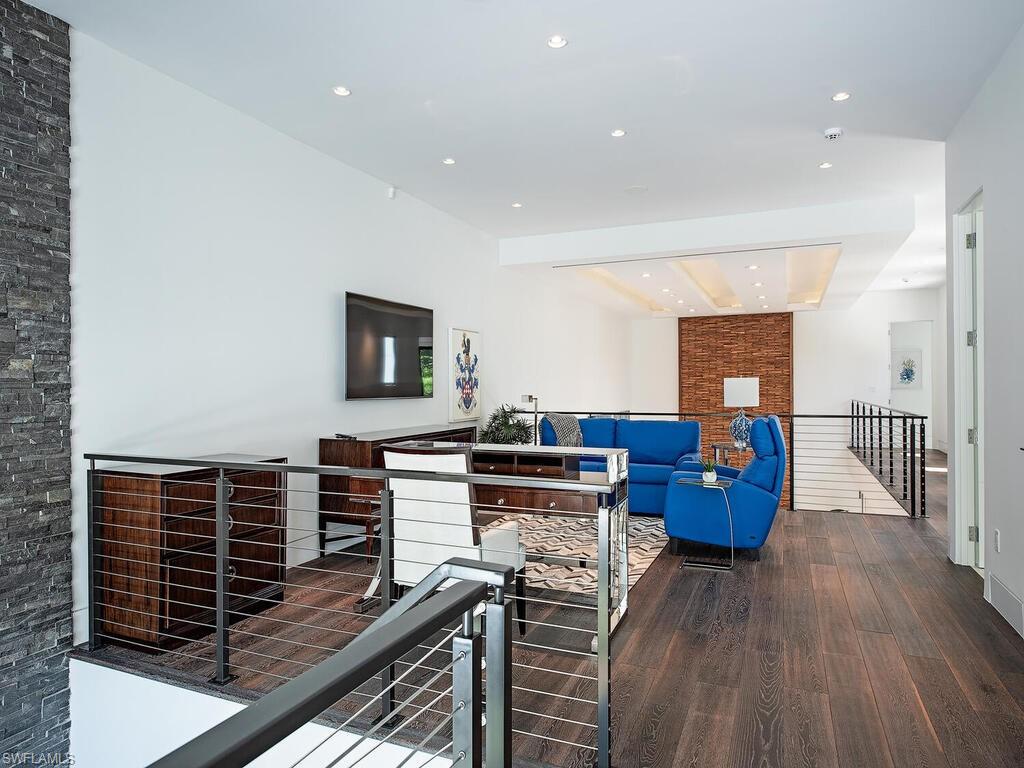 MOORINGS - Residential