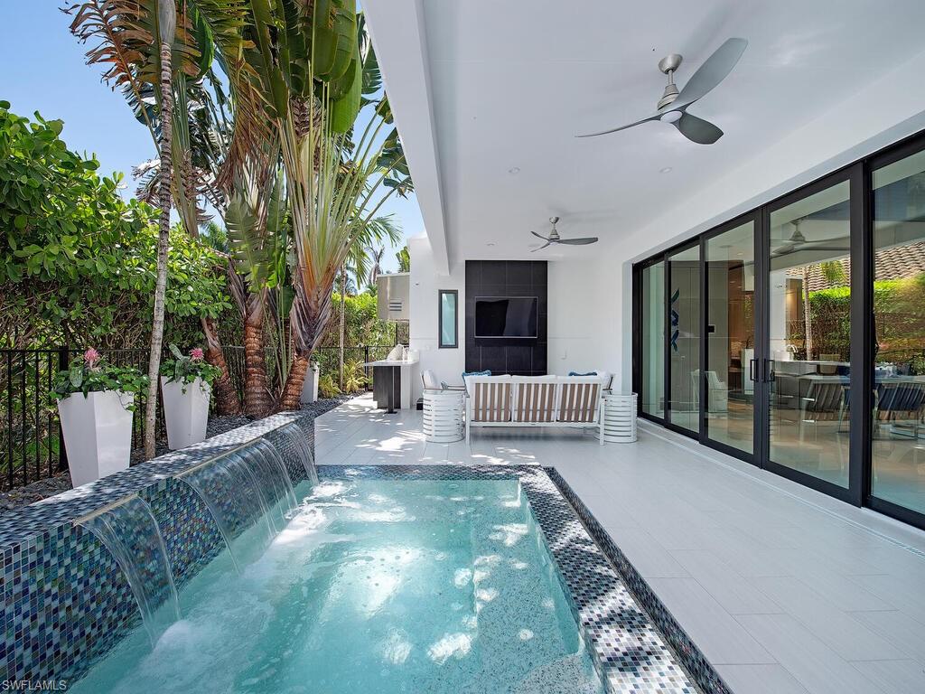 MOORINGS - Residential