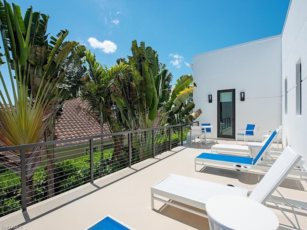 MOORINGS - Residential