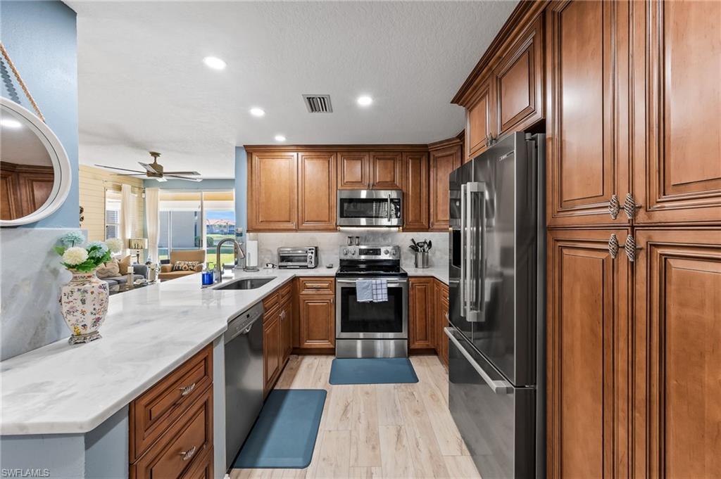 HUNTINGTON LAKES - Residential