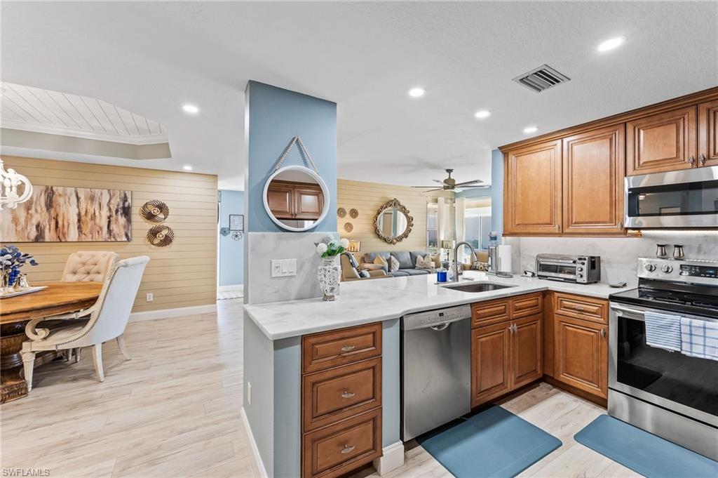 HUNTINGTON LAKES - Residential