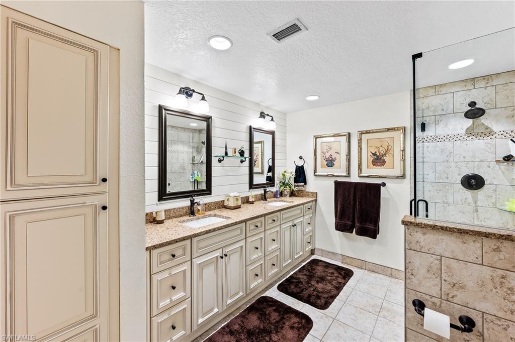 HUNTINGTON LAKES - Residential