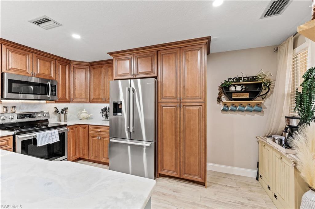 HUNTINGTON LAKES - Residential