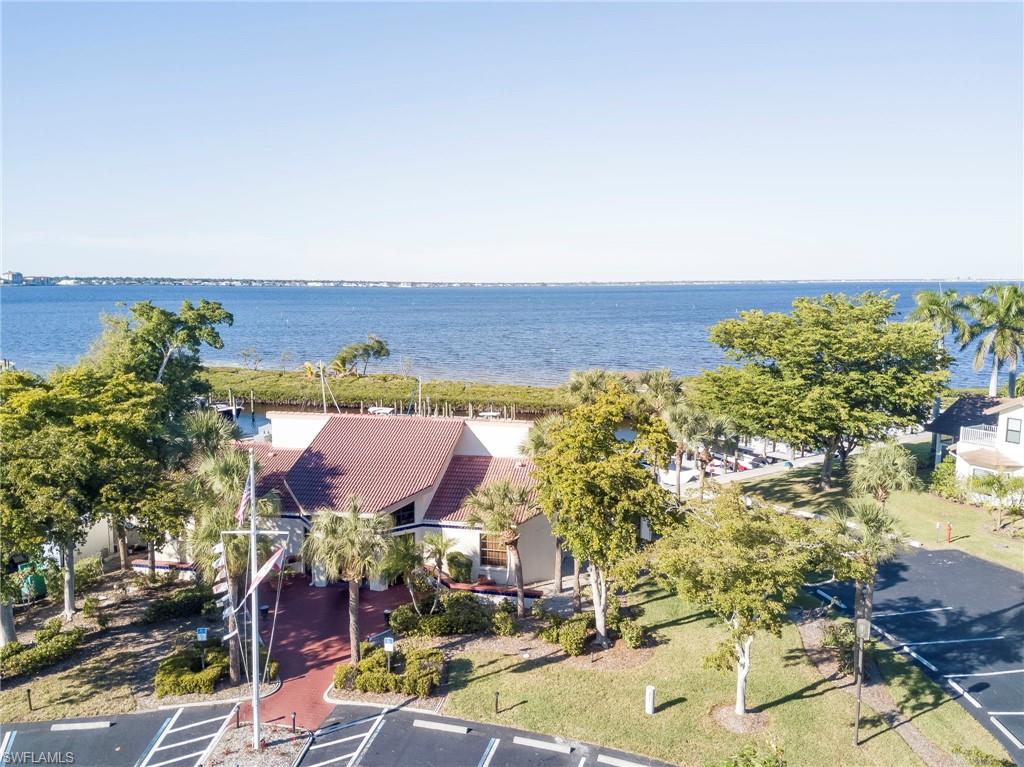 ISLES OF CALOOSA YACHT + RACQUET CLUB - Residential