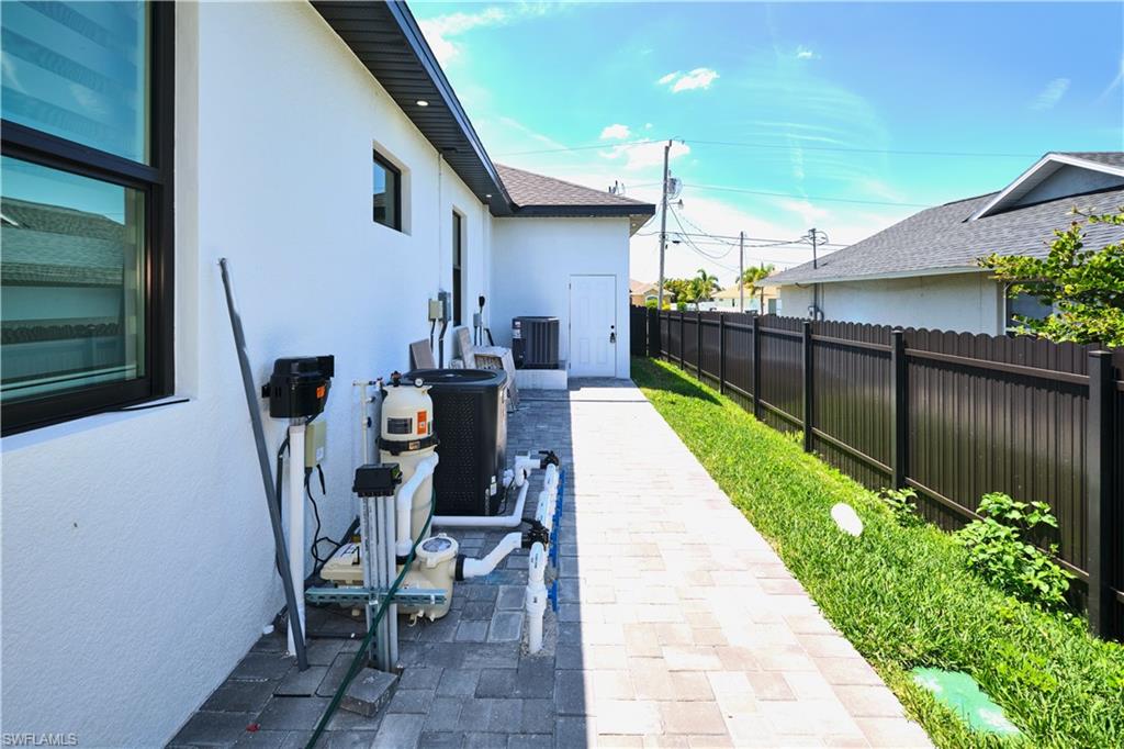 CAPE CORAL - Residential