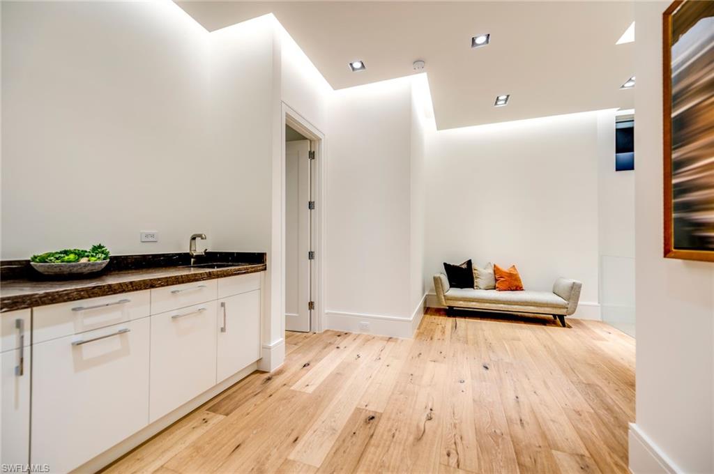 MOORINGS - Residential