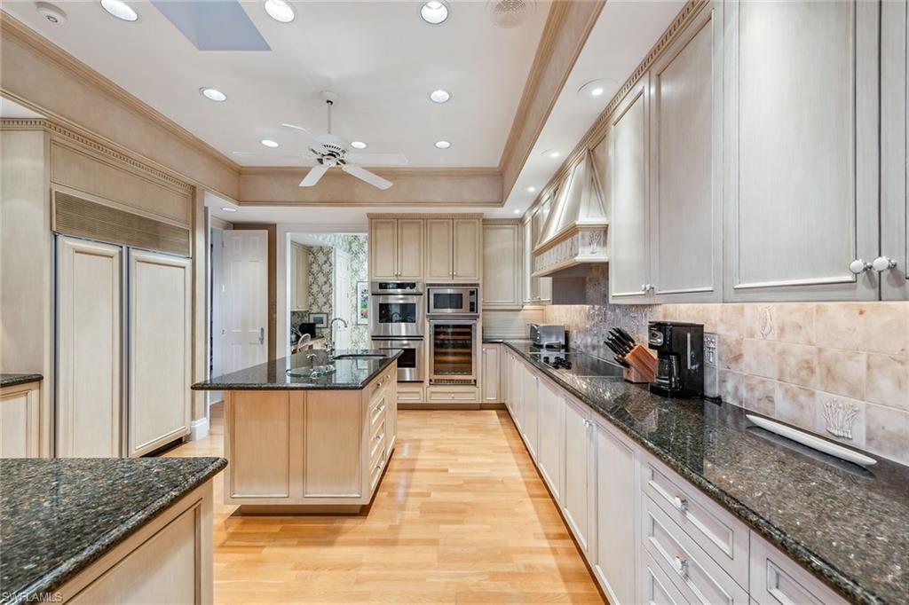 BAY COLONY SHORES - Residential