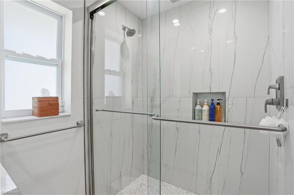 IMPERIAL SHORES - Residential