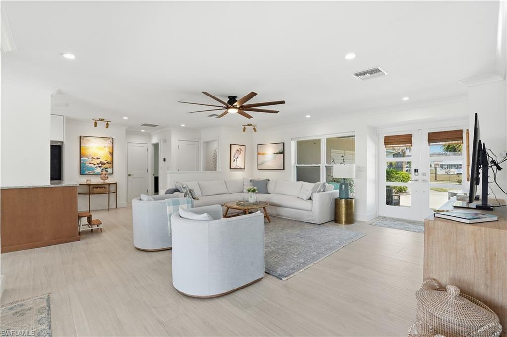 IMPERIAL SHORES - Residential