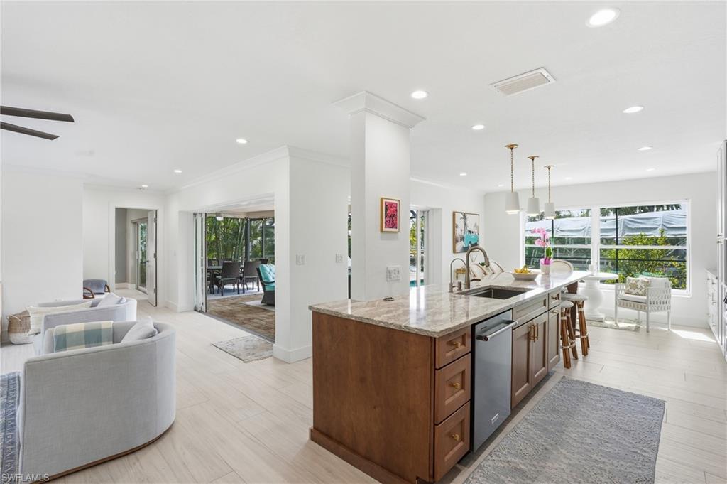 IMPERIAL SHORES - Residential