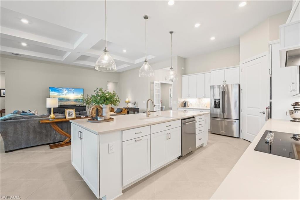 COUNTRY CLUB - Residential