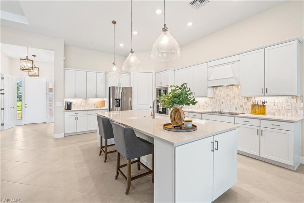 COUNTRY CLUB - Residential