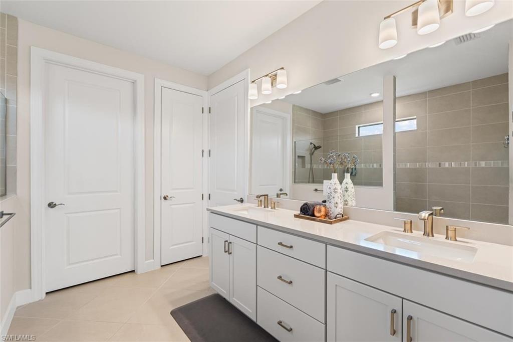 COUNTRY CLUB - Residential