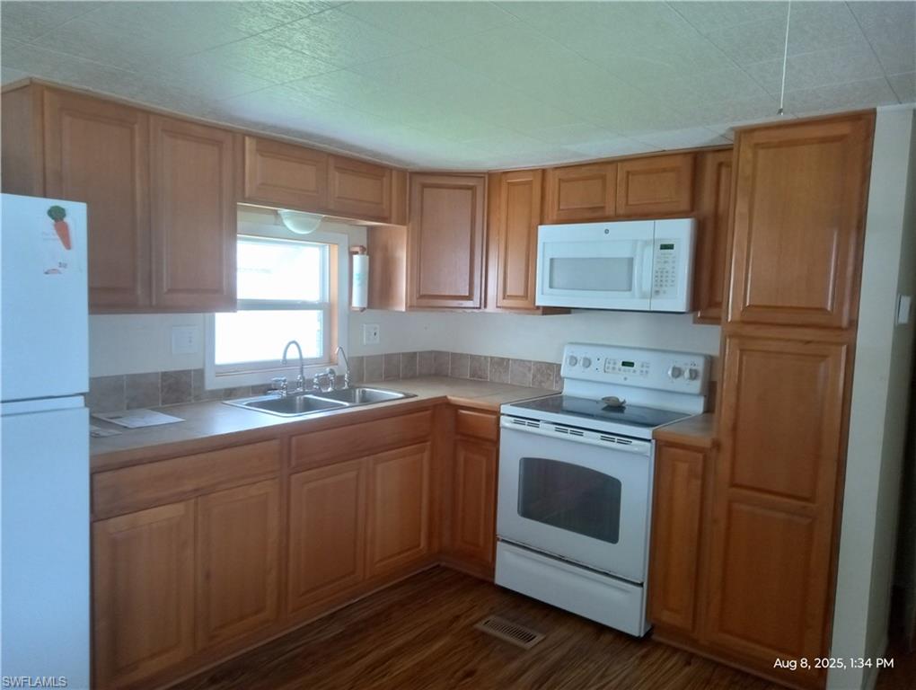 LAUREL ESTATES MOBILE HOME VIL - Residential