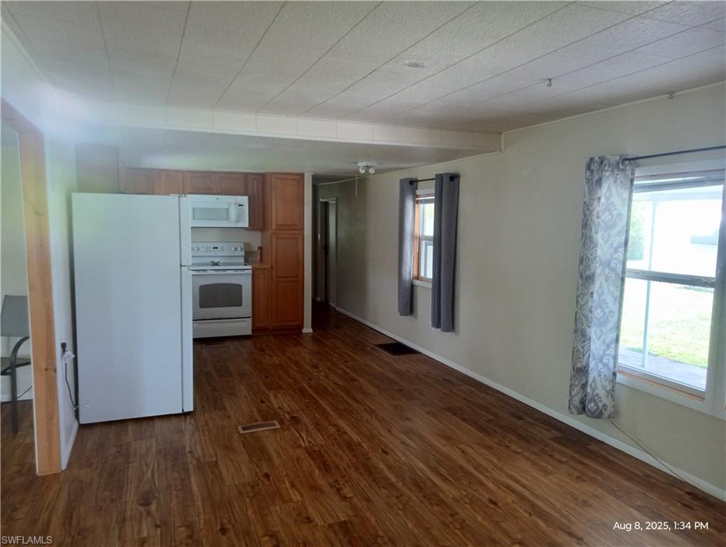 LAUREL ESTATES MOBILE HOME VIL - Residential