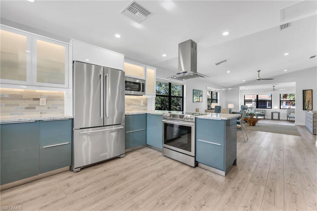 BAYSIDE VILLAS - Residential