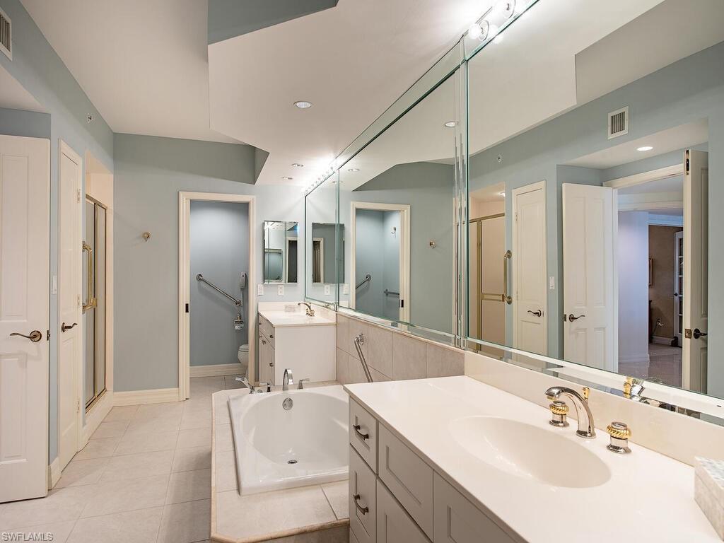 CARLYSLE AT BAY COLONY - Residential