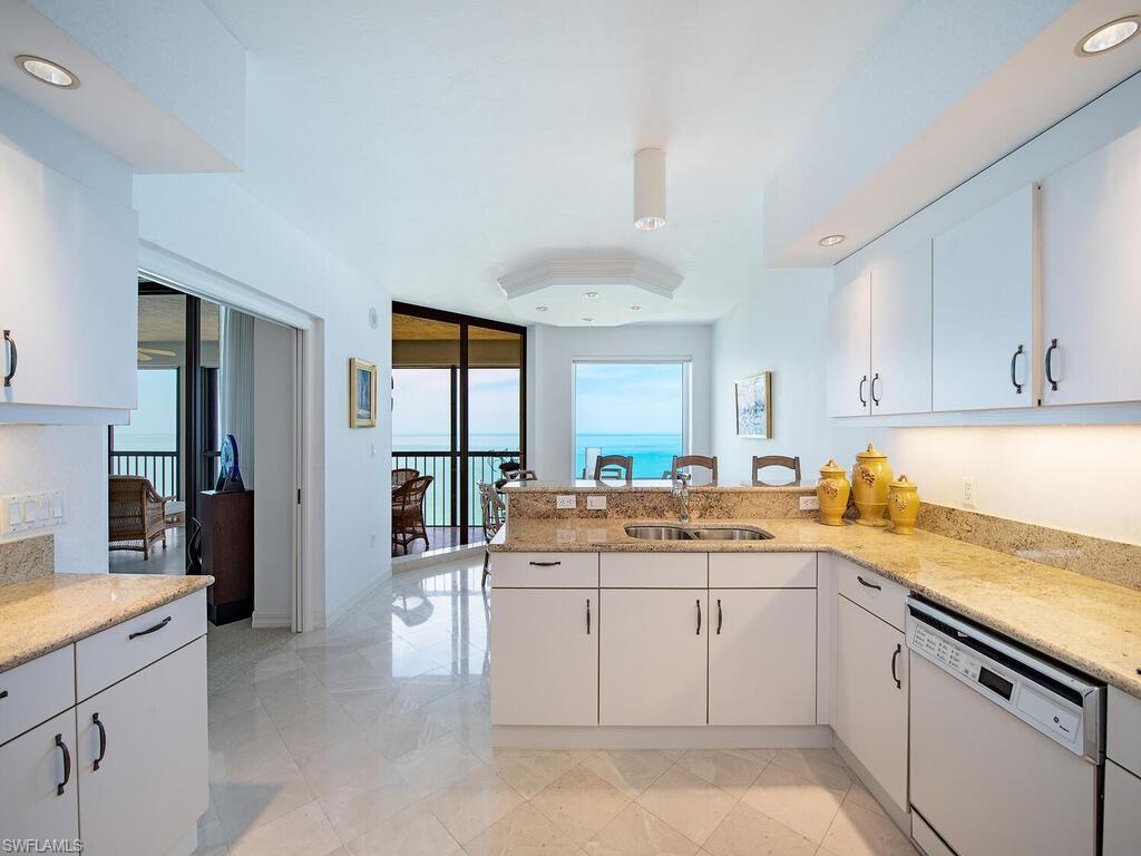 CARLYSLE AT BAY COLONY - Residential