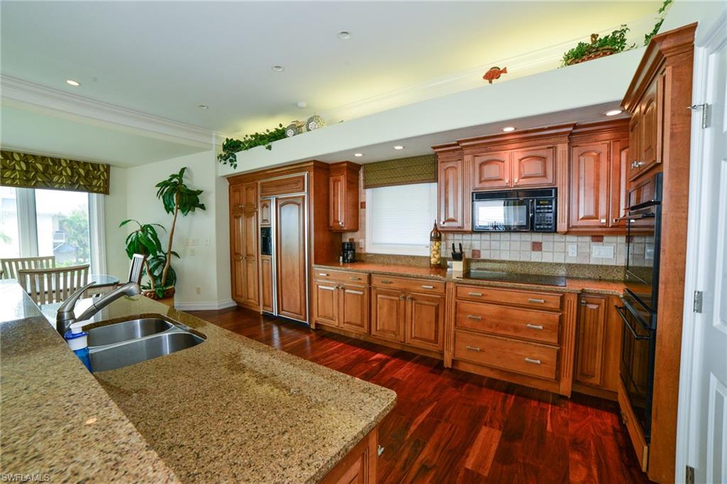 BAREFOOT BEACH - Residential