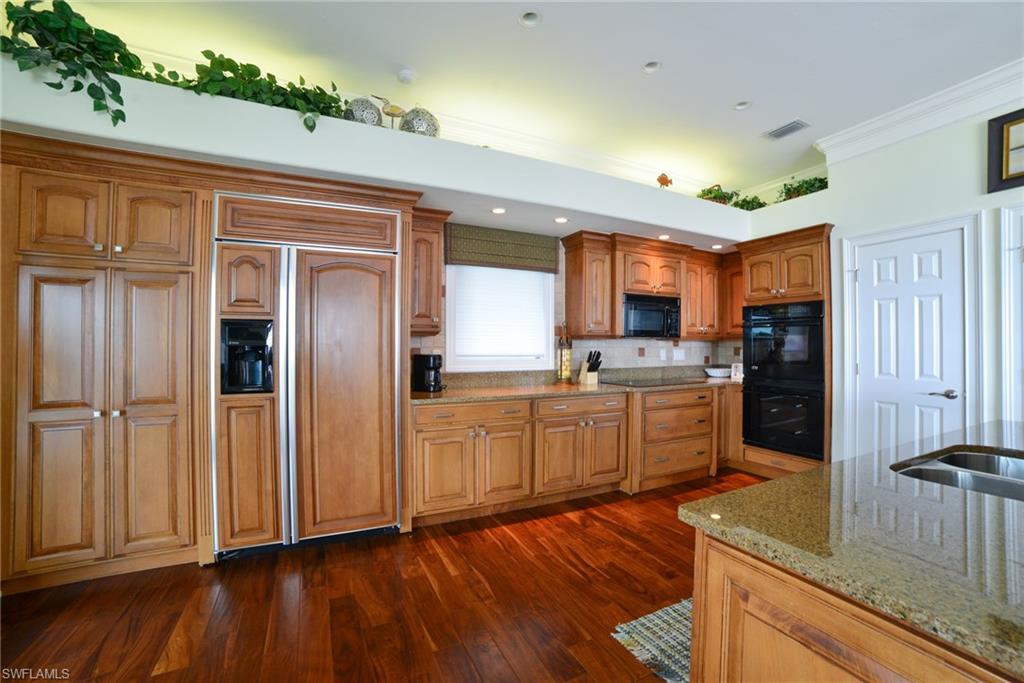 BAREFOOT BEACH - Residential