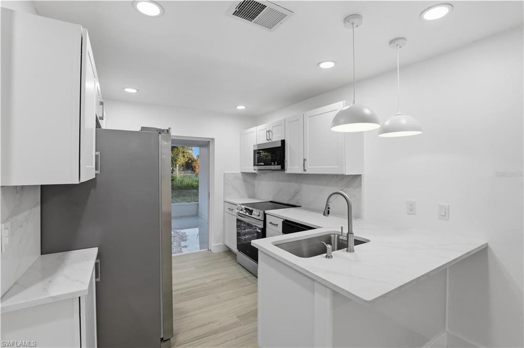 SAN CARLOS PARK - Residential