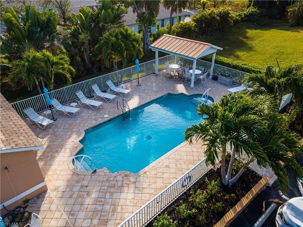 SANIBEL SUNSET VILLAS CONDO - Residential