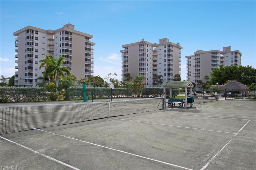 BEACH AND TENNIS CLUB - Residential