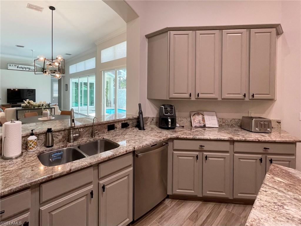 CAYMAN - Residential Lease