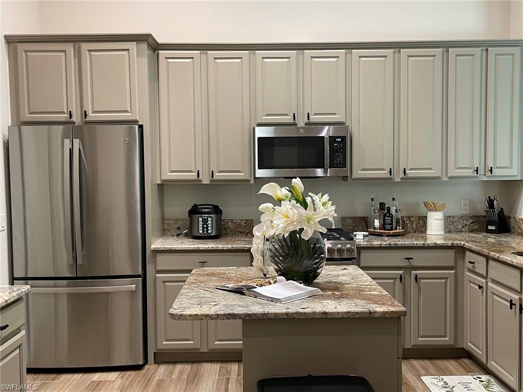 CAYMAN - Residential Lease