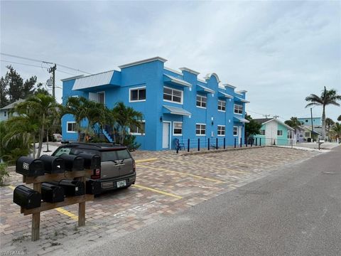 222 Fairweather LN FORT MYERS BEACH FL 33931