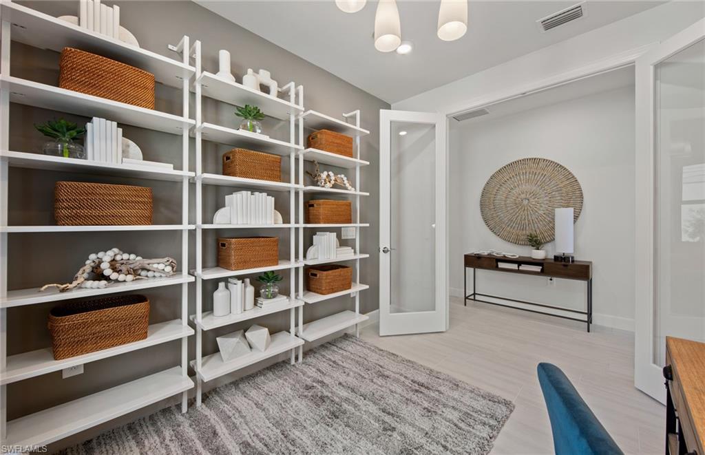 HAMPTON LAKES - Residential