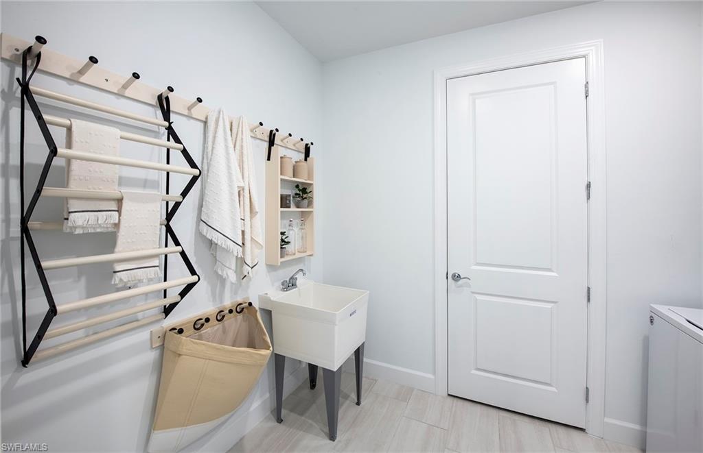 HAMPTON LAKES - Residential