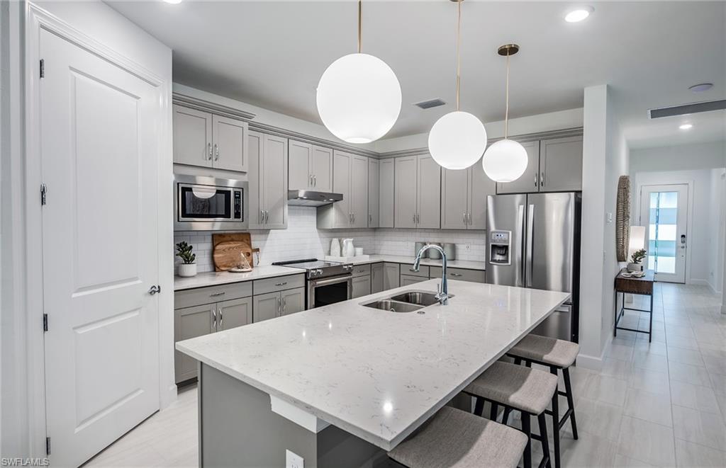 HAMPTON LAKES - Residential