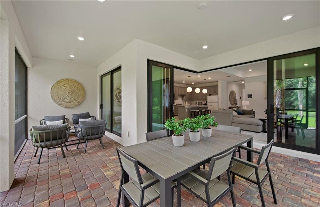 HAMPTON LAKES - Residential