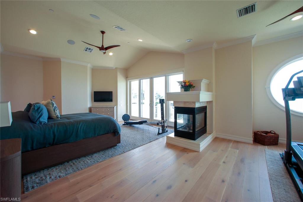 BAREFOOT BEACH - Residential