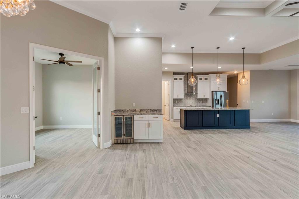 WINDWARD ISLE - Residential