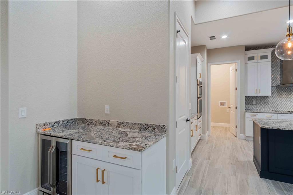 WINDWARD ISLE - Residential