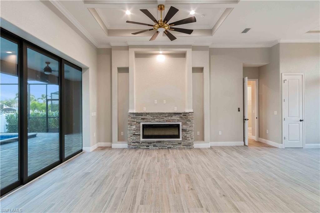 WINDWARD ISLE - Residential