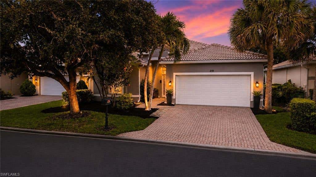 Photo of 219 Glen Eagle CIR, NAPLES, FL 34104 (MLS # 226025473)