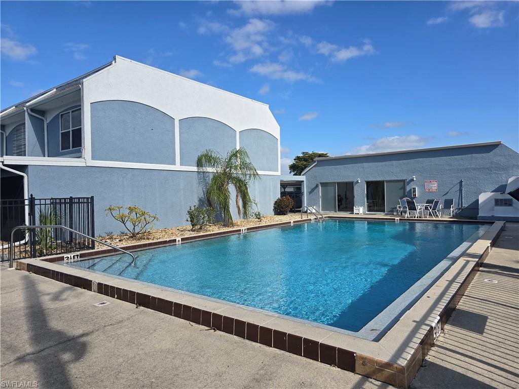 SQUARE ONE CONDO - Residential