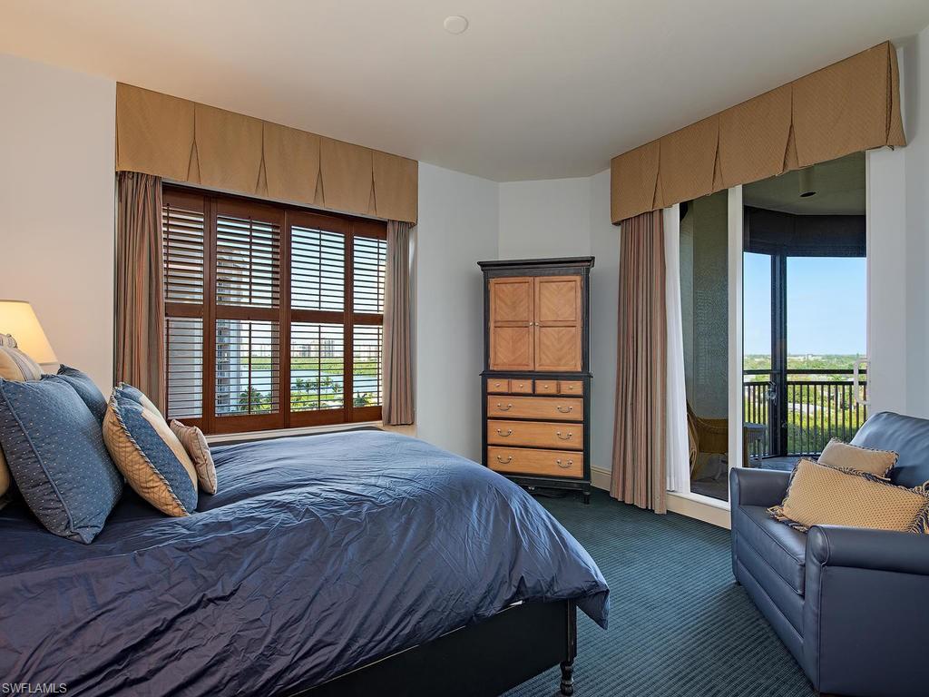 SEASONS AT NAPLES CAY - Residential