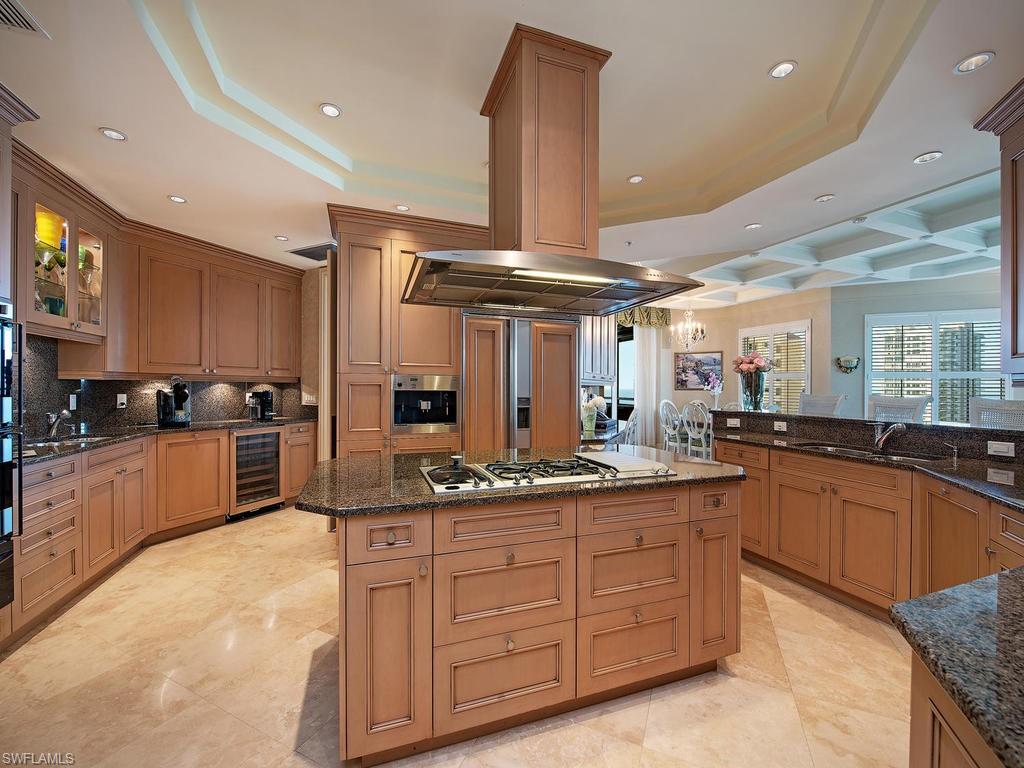 SEASONS AT NAPLES CAY - Residential