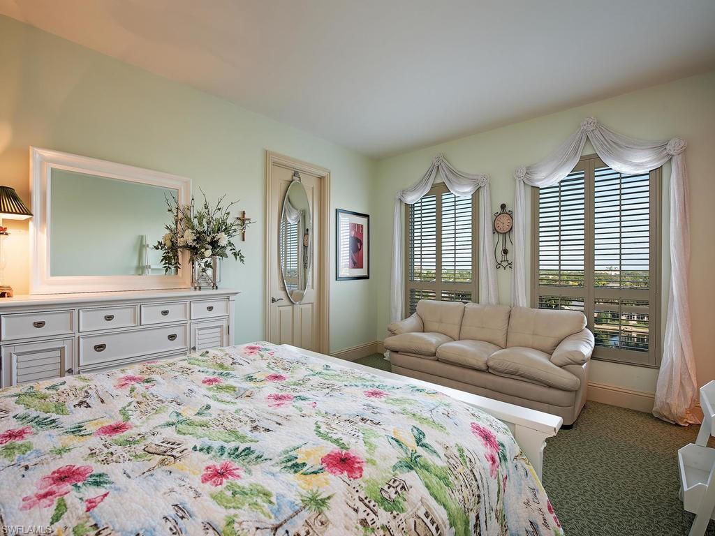 SEASONS AT NAPLES CAY - Residential