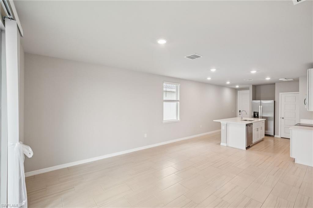 CRESCENT LAKES - Residential