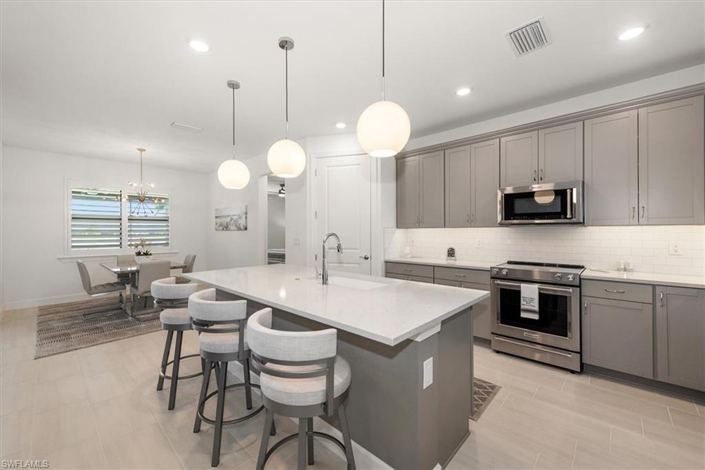 HAMPTON LAKES - Residential