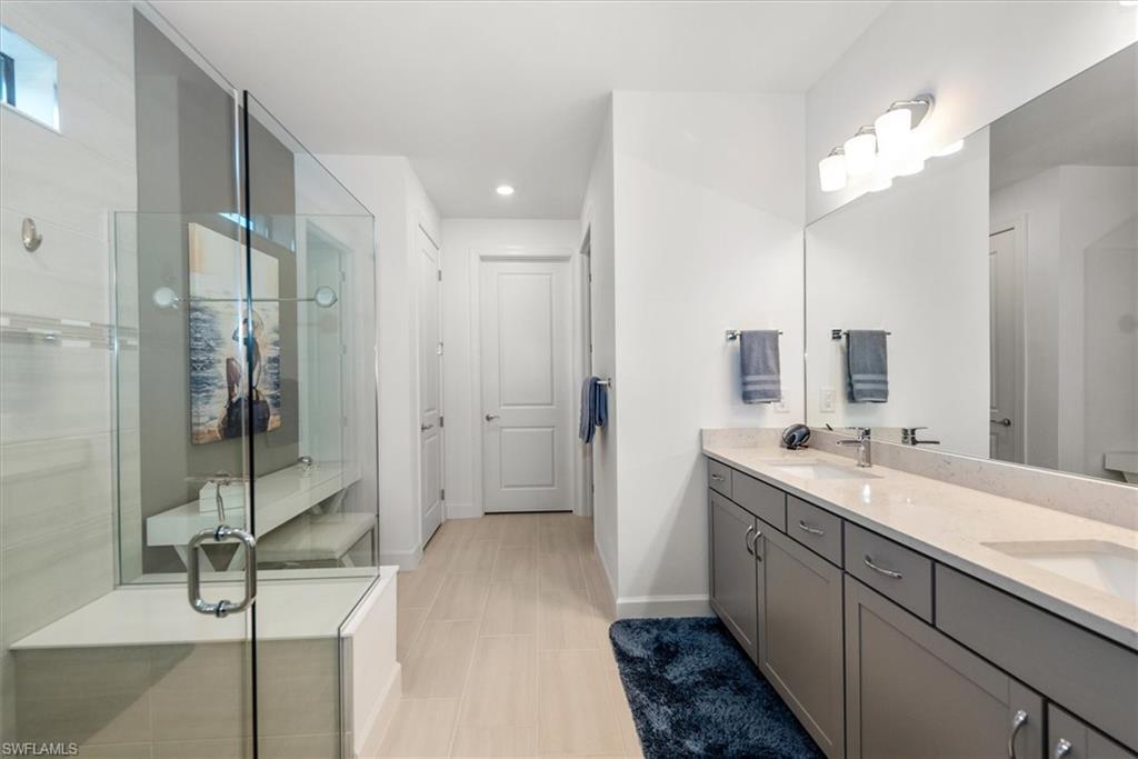 HAMPTON LAKES - Residential