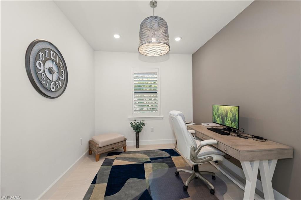 HAMPTON LAKES - Residential