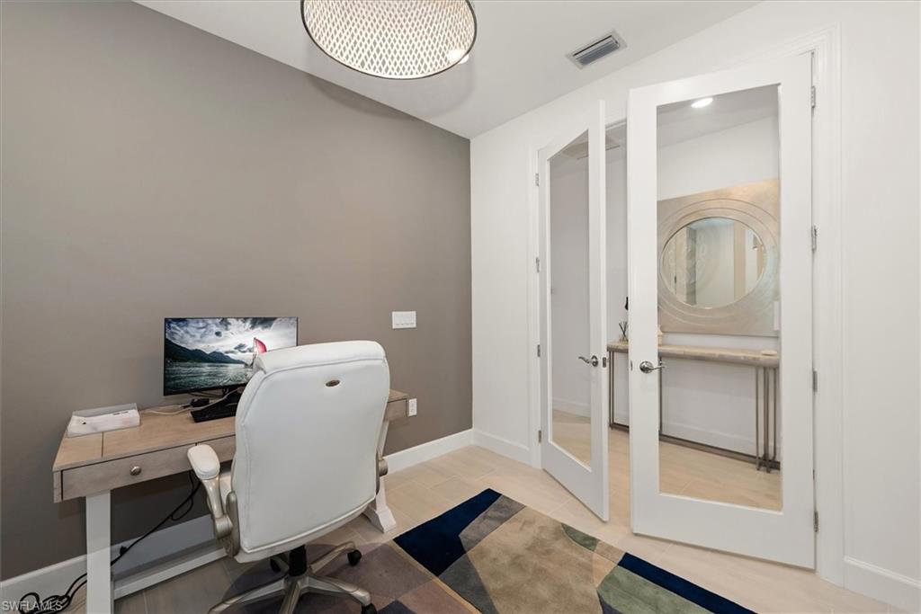 HAMPTON LAKES - Residential